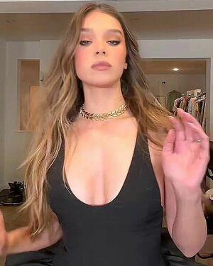 Hailee Steinfeld photo 1760