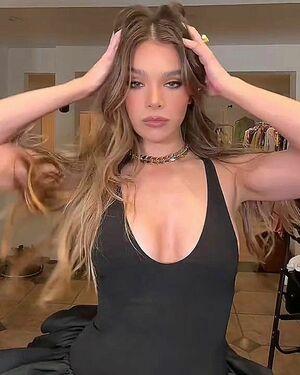 Hailee Steinfeld photo 1764