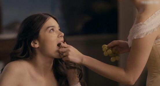 Hailee Steinfeld photo 1812