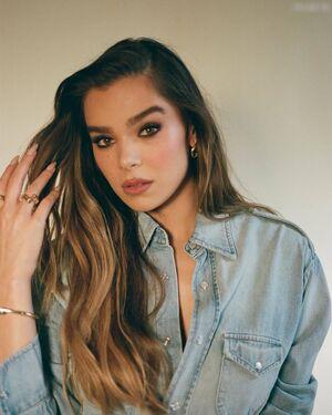 Hailee Steinfeld photo 1832