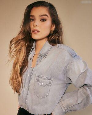 Hailee Steinfeld photo 1836