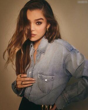 Hailee Steinfeld photo 1837