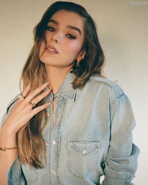 Hailee Steinfeld photo 1839