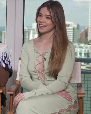 Hailee Steinfeld photo 1851