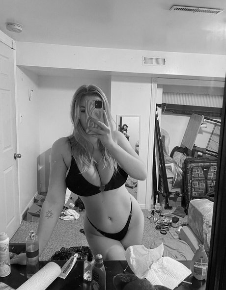 Hailey F photo 16