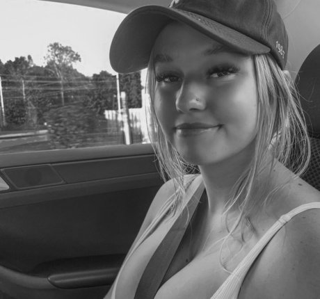 Hailey F photo 24