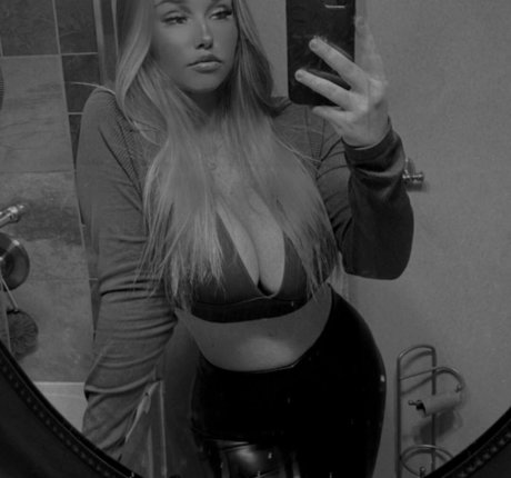 Hailey F photo 25