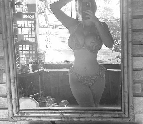 Hailey F photo 28