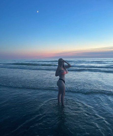 Hailey F photo 58