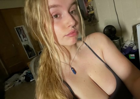 Hailey F photo 84