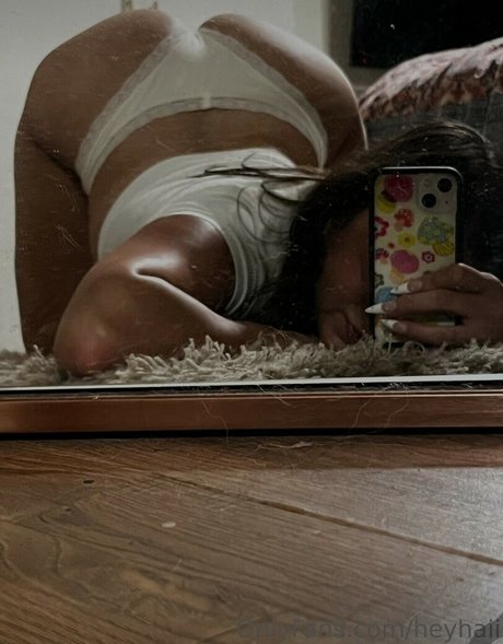 Hailey Gutierrez photo 17