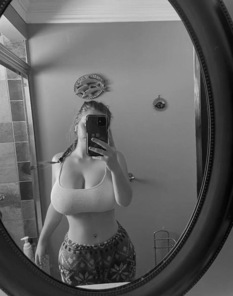 Haileyyfriz photo 16