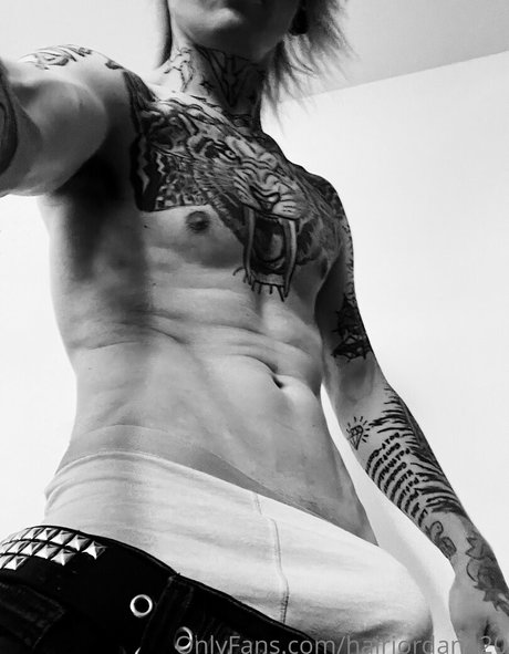 Hairjordan420 photo 1