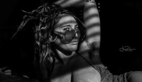 Hairy Women photo 1421