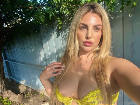 Haleigh Cox photo 16