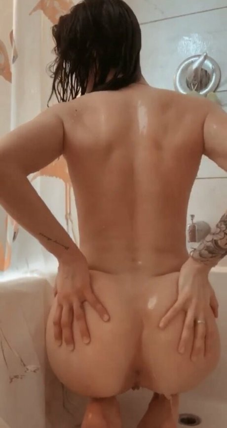 Haley Lorenz photo 1