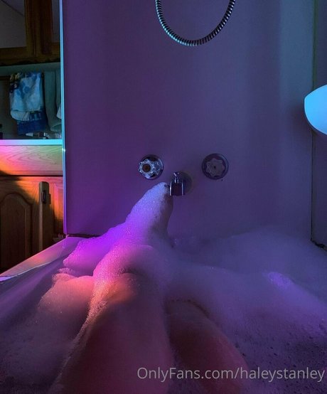 Haleystanleyy photo 2
