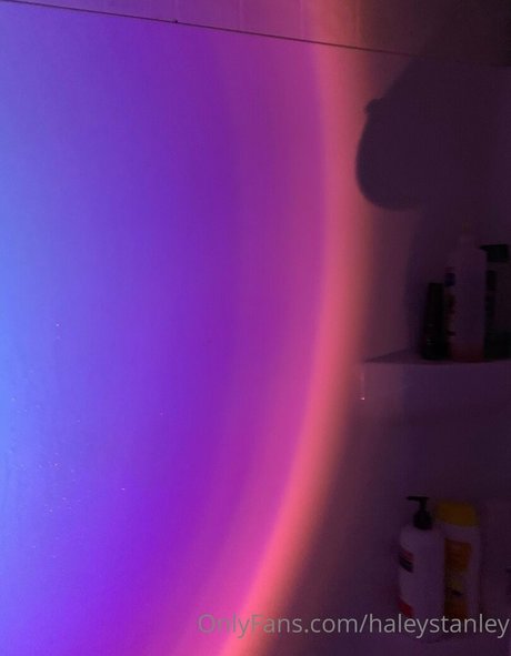 Haleystanleyy photo 3