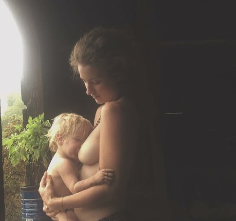 Hallee Hirsh photo 2