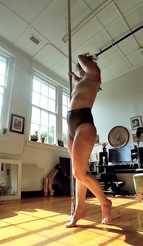 Hallee Hirsh photo 11