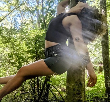 Hallee Hirsh photo 14