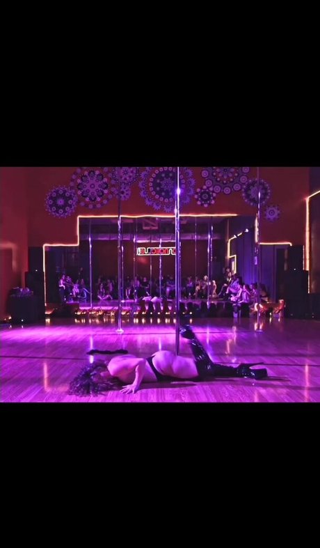 Hallee Hirsh photo 19