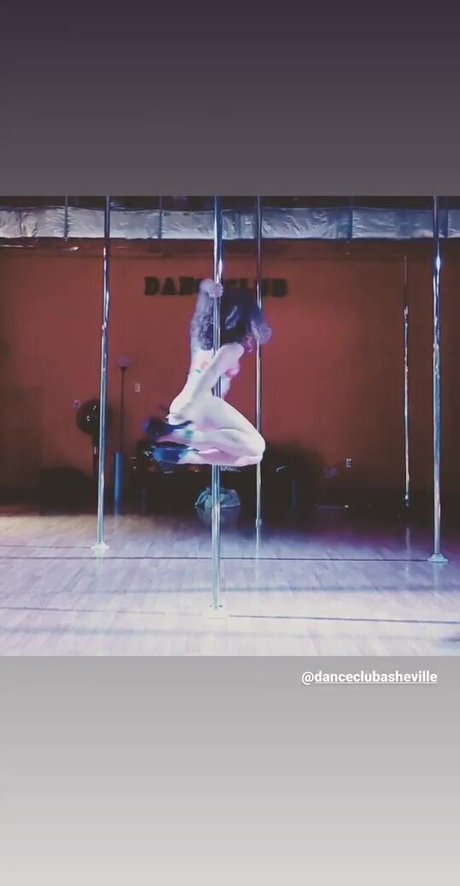 Hallee Hirsh photo 23