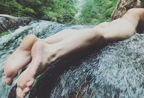 Hallee Hirsh photo 33