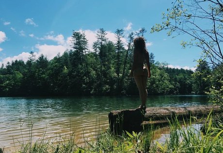 Hallee Hirsh photo 34