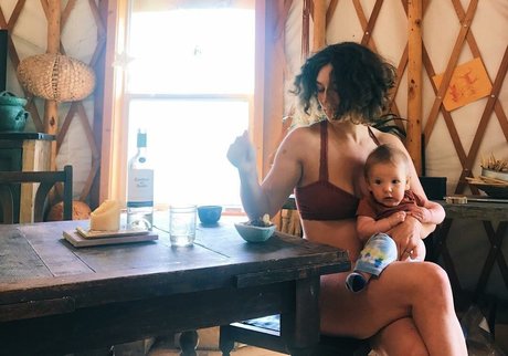 Hallee Hirsh photo 38