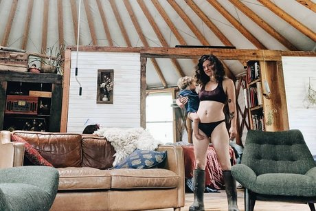 Hallee Hirsh photo 41