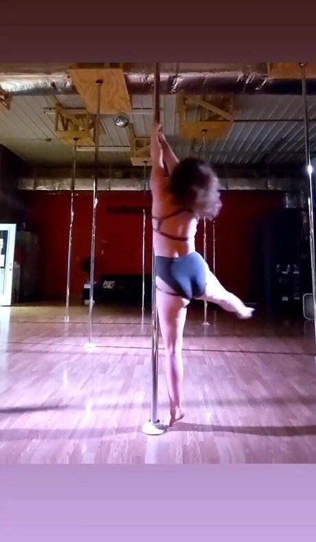 Hallee Hirsh photo 48