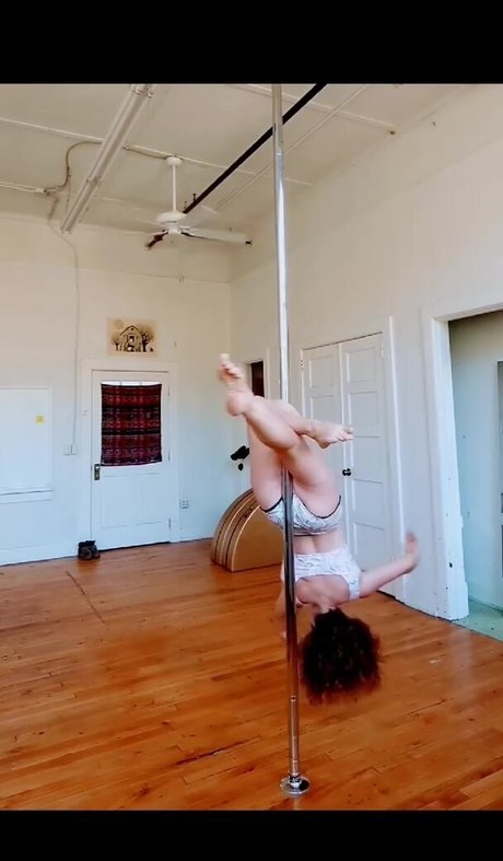 Hallee Hirsh photo 59