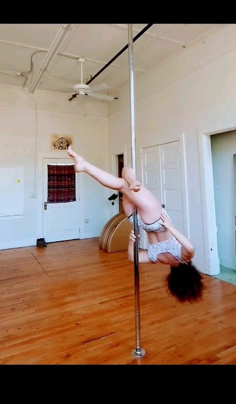 Hallee Hirsh photo 60