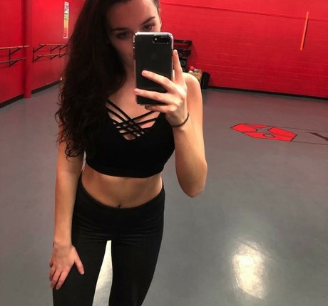 Hanna Zellers photo 12