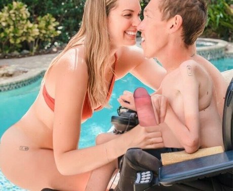 Hannah Alyward photo 21