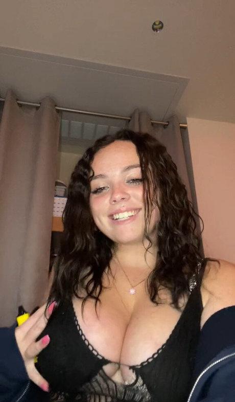 Hannah B photo 18