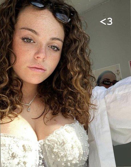 Hannah B photo 20
