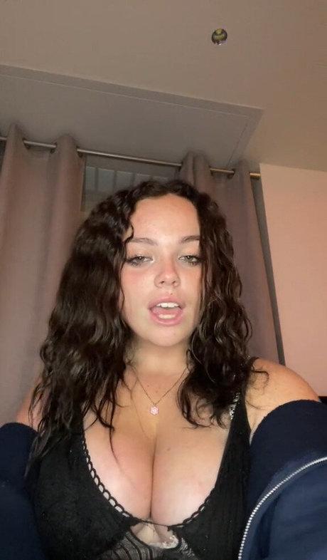 Hannah B photo 21