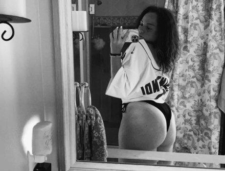 Hannah B photo 24