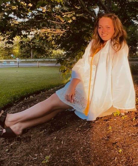 Hannah B photo 29