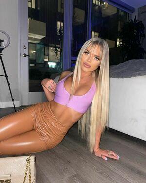 Hannah Brooke photo 54