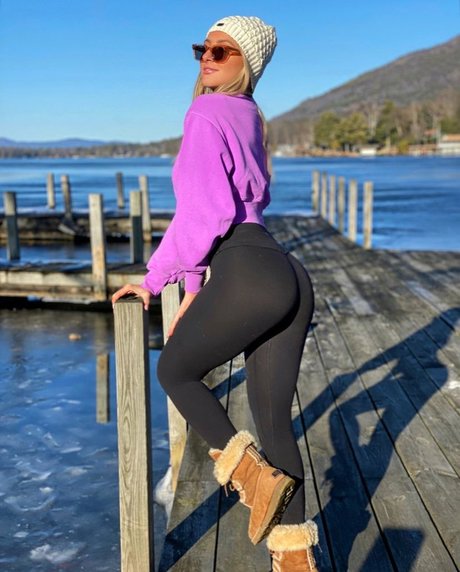Hannah Cook photo 36