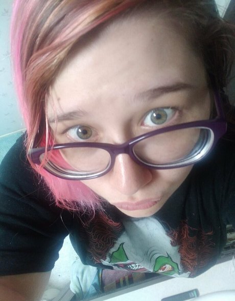 Hannah_horn photo 80