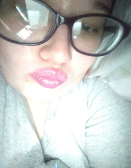 Hannah_horn photo 82