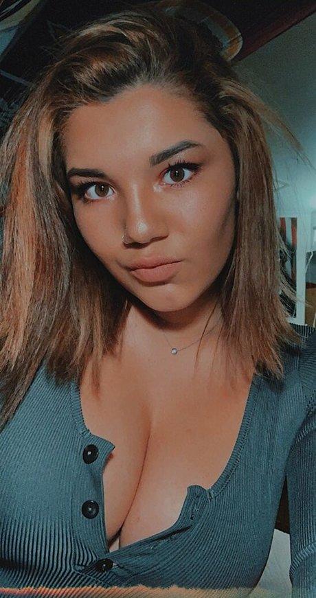 Hannah M photo 6