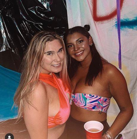 Hannah M photo 7