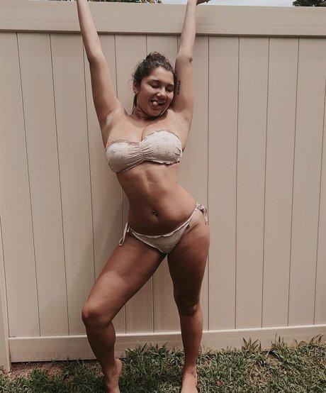 Hannah M photo 145