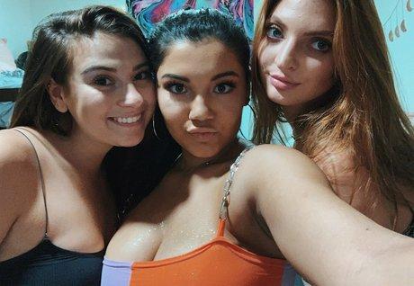 Hannah M photo 156