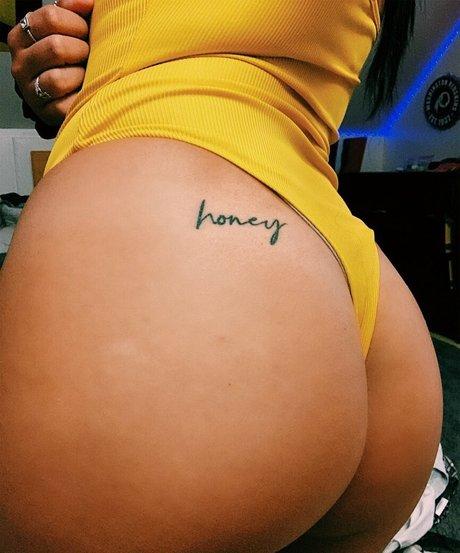 Hannah M photo 173
